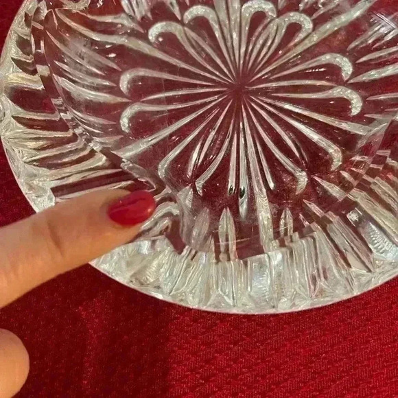 Vintage crystal ashtray in excellent condition 7 1/2 inches - Picture 3 of 5